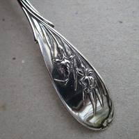 Stor serverings ske i sølv.